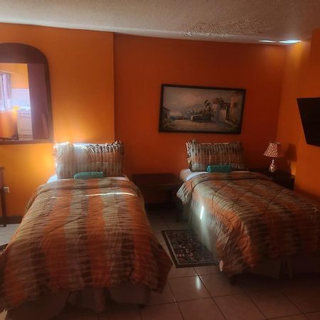 Turtle Towers Apartment Ocho Rios Exterior foto