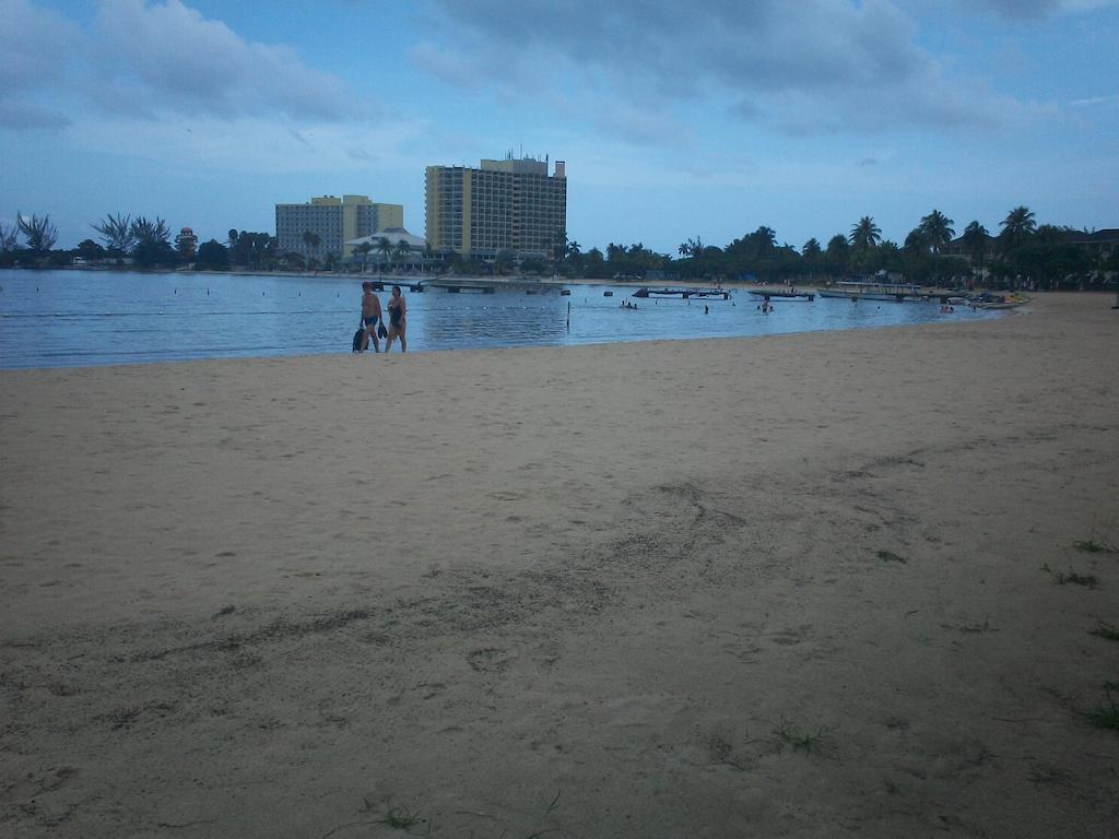 Turtle Towers Apartment Ocho Rios Exterior foto