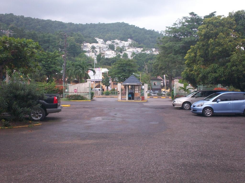 Turtle Towers Apartment Ocho Rios Exterior foto