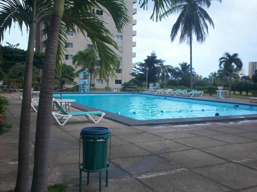 Turtle Towers Apartment Ocho Rios Exterior foto