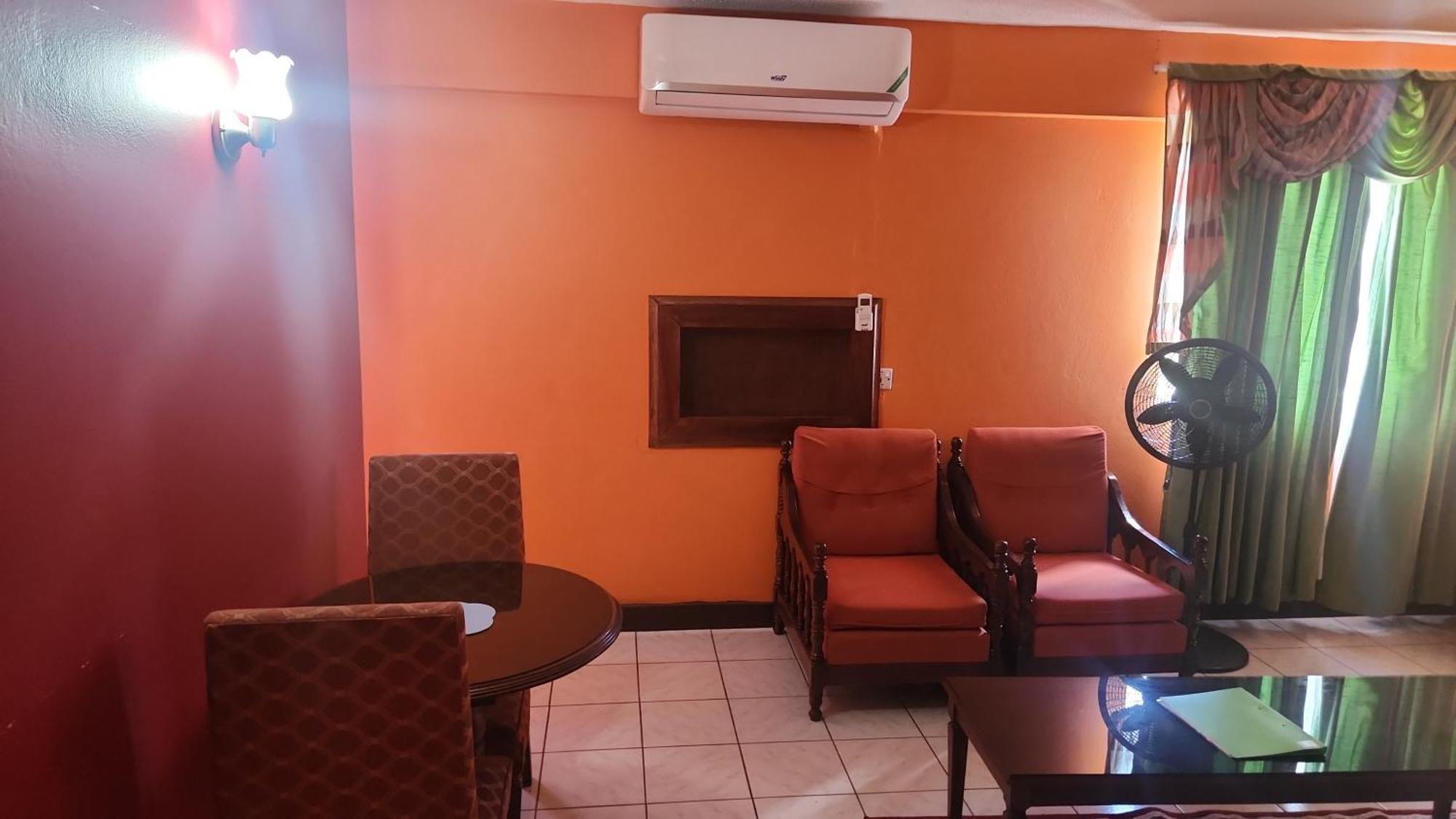 Turtle Towers Apartment Ocho Rios Exterior foto